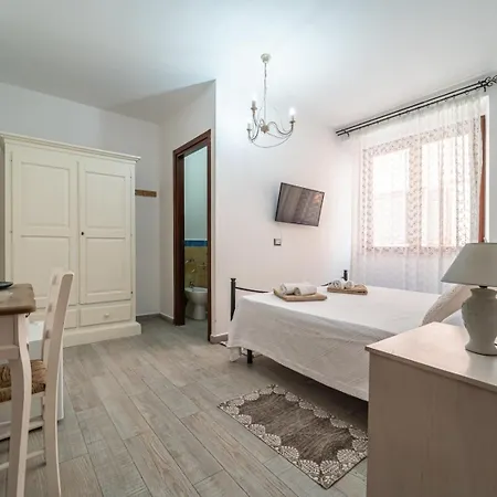 Domo Papiros * Siniscola