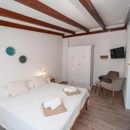 B&B Domo Papiros 시니스콜라