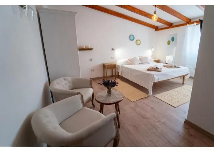 Domo Papiros فندق مبيت وإفطار *