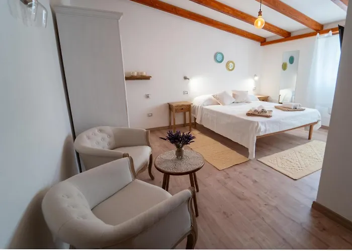 Domo Papiros فندق مبيت وإفطار *